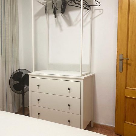 Rooms In Spacious Beach Flat In Валенсия Экстерьер фото