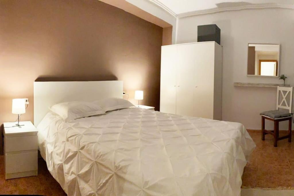 Rooms In Spacious Beach Flat In Валенсия Экстерьер фото