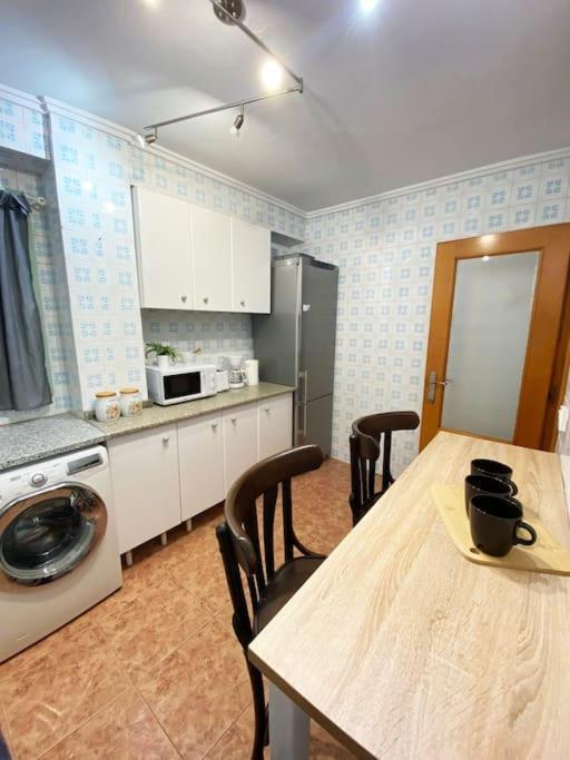 Rooms In Spacious Beach Flat In Валенсия Экстерьер фото